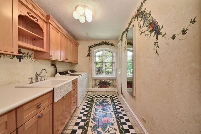 1661 Balmoral Lane, Inverness, IL 60067