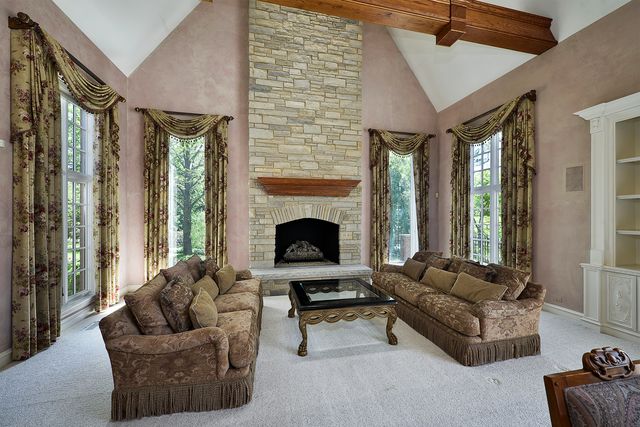 1661 Balmoral Lane, Inverness, IL 60067