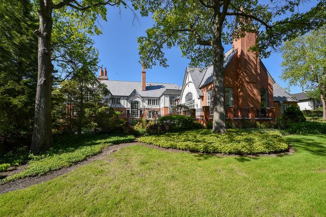 1661 Balmoral Lane, Inverness, IL 60067