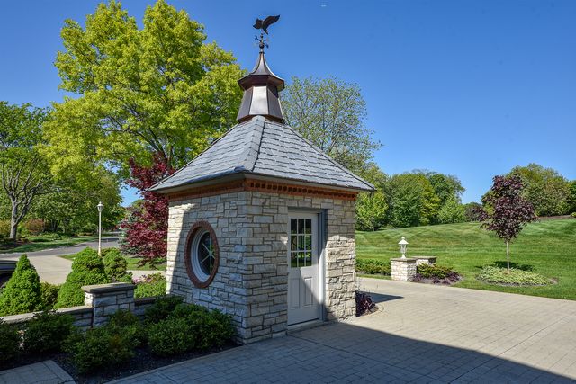 1661 Balmoral Lane, Inverness, IL 60067