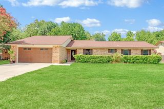 146 TWIN OAK RD, Seguin, TX 78155