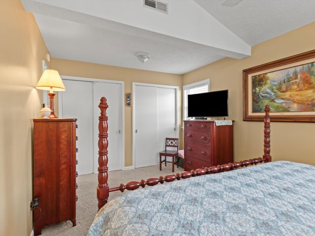 500 Elk River Shores Dr, Rogersville, AL 35652