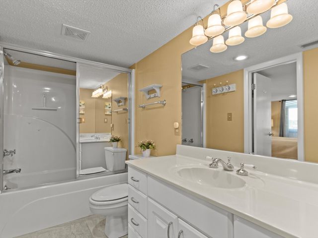 500 Elk River Shores Dr, Rogersville, AL 35652