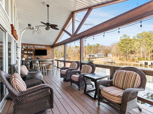 500 Elk River Shores Dr, Rogersville, AL 35652