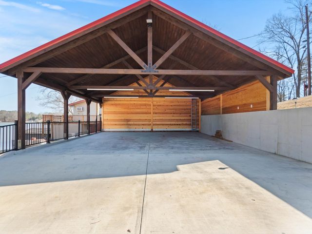 500 Elk River Shores Dr, Rogersville, AL 35652