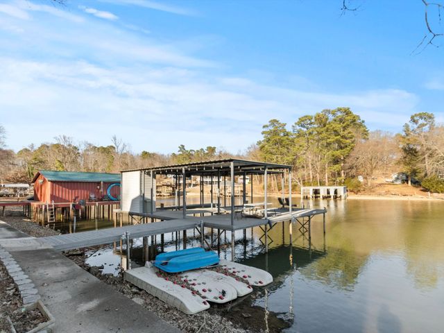 500 Elk River Shores Dr, Rogersville, AL 35652