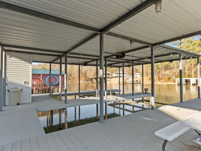 500 Elk River Shores Dr, Rogersville, AL 35652