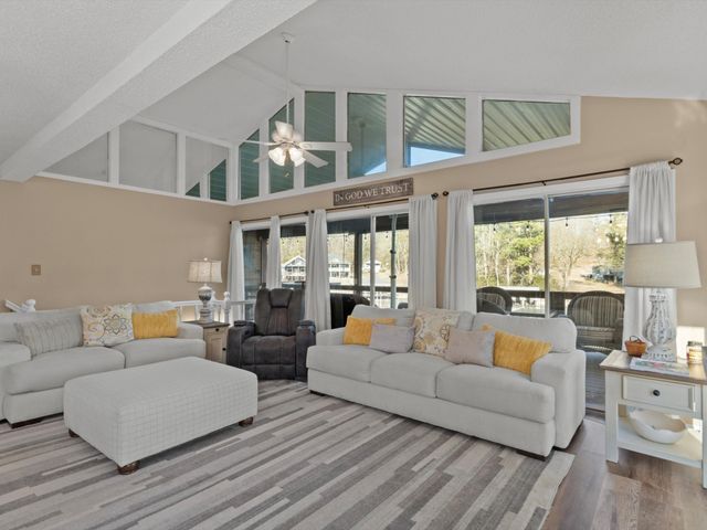 500 Elk River Shores Dr, Rogersville, AL 35652