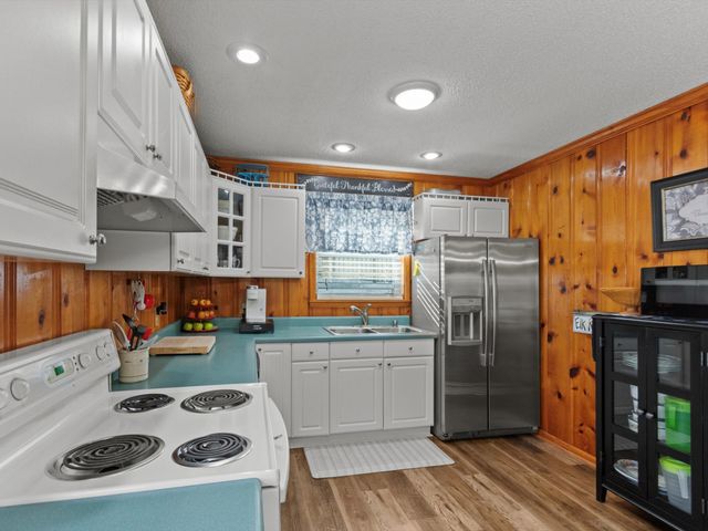 500 Elk River Shores Dr, Rogersville, AL 35652