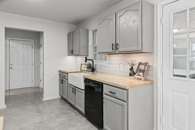 608 Aldridge Street, Commerce, TX 75428