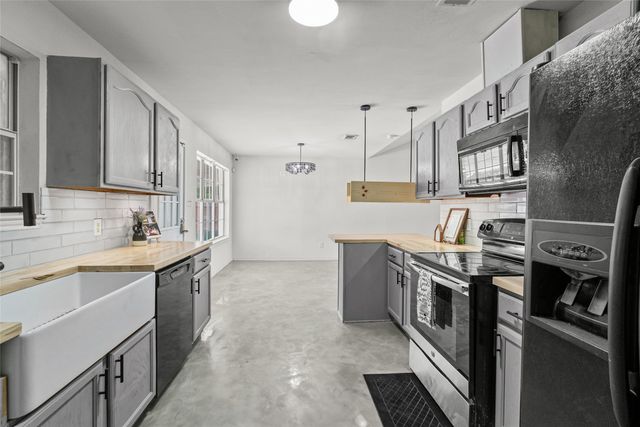 608 Aldridge Street, Commerce, TX 75428
