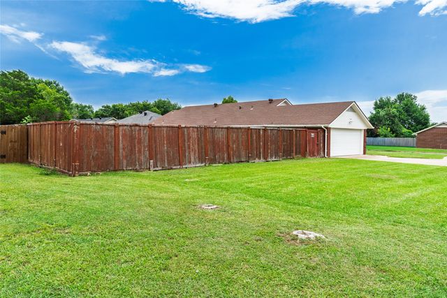 608 Aldridge Street, Commerce, TX 75428