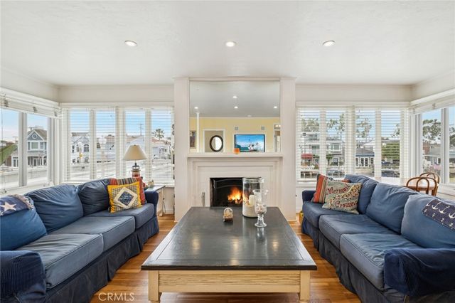 200 Grand Canal, Newport Beach, CA 92662