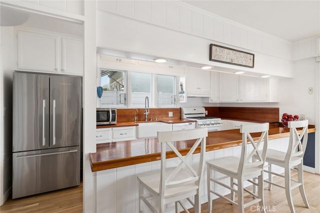 200 Grand Canal, Newport Beach, CA 92662