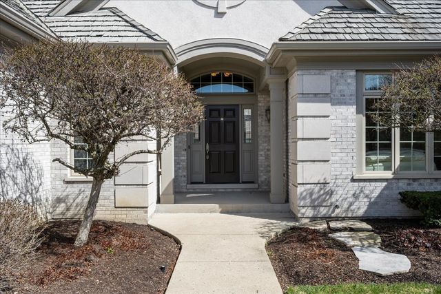 5399 S Pointe Court, Long Grove, IL 60047