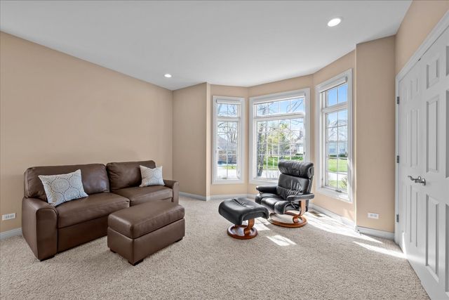 5399 S Pointe Court, Long Grove, IL 60047