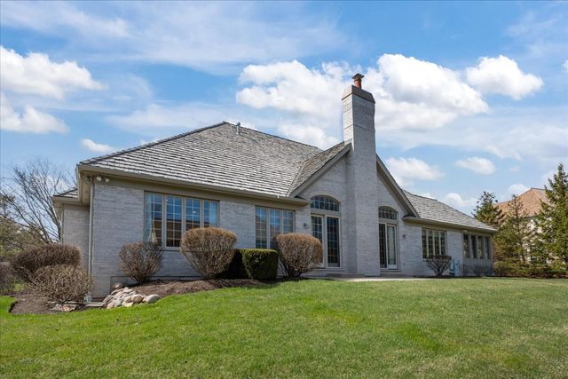 5399 S Pointe Court, Long Grove, IL 60047