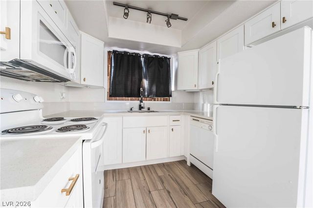 7300 PIRATES COVE Road 1005, Las Vegas, NV 89145