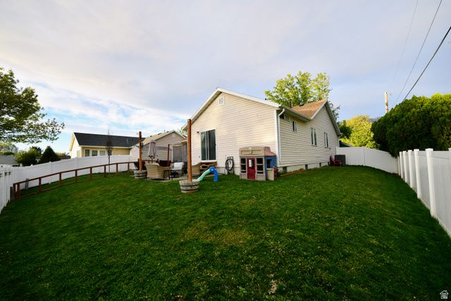 228 S LARKIN LN, Kaysville, UT 84037