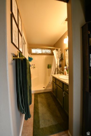 228 S LARKIN LN, Kaysville, UT 84037