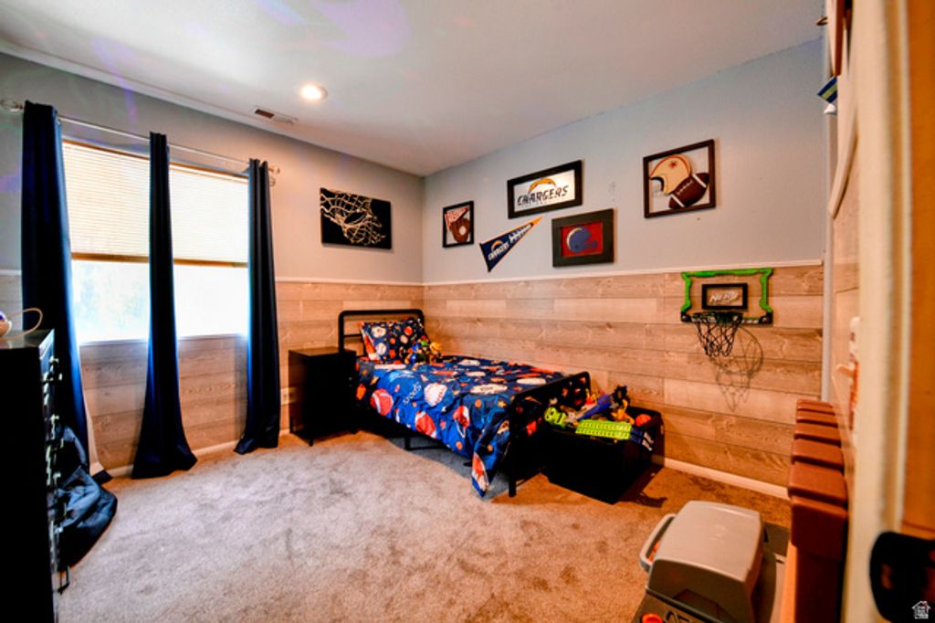 Image 8 of property listing at 228 S LARKIN LN, Kaysville, UT 84037