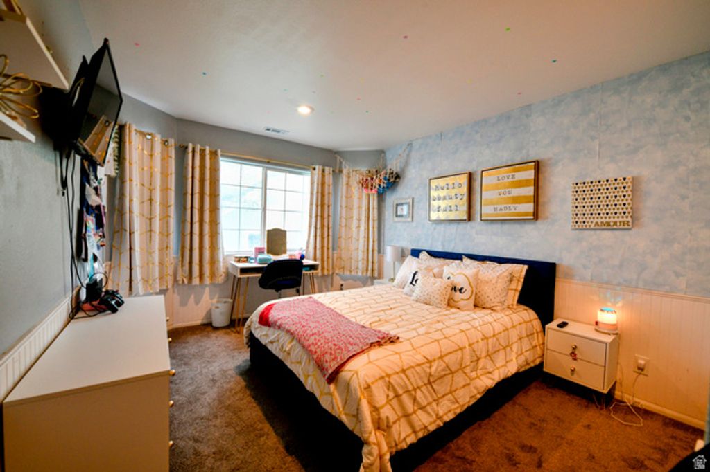 Image 9 of property listing at 228 S LARKIN LN, Kaysville, UT 84037