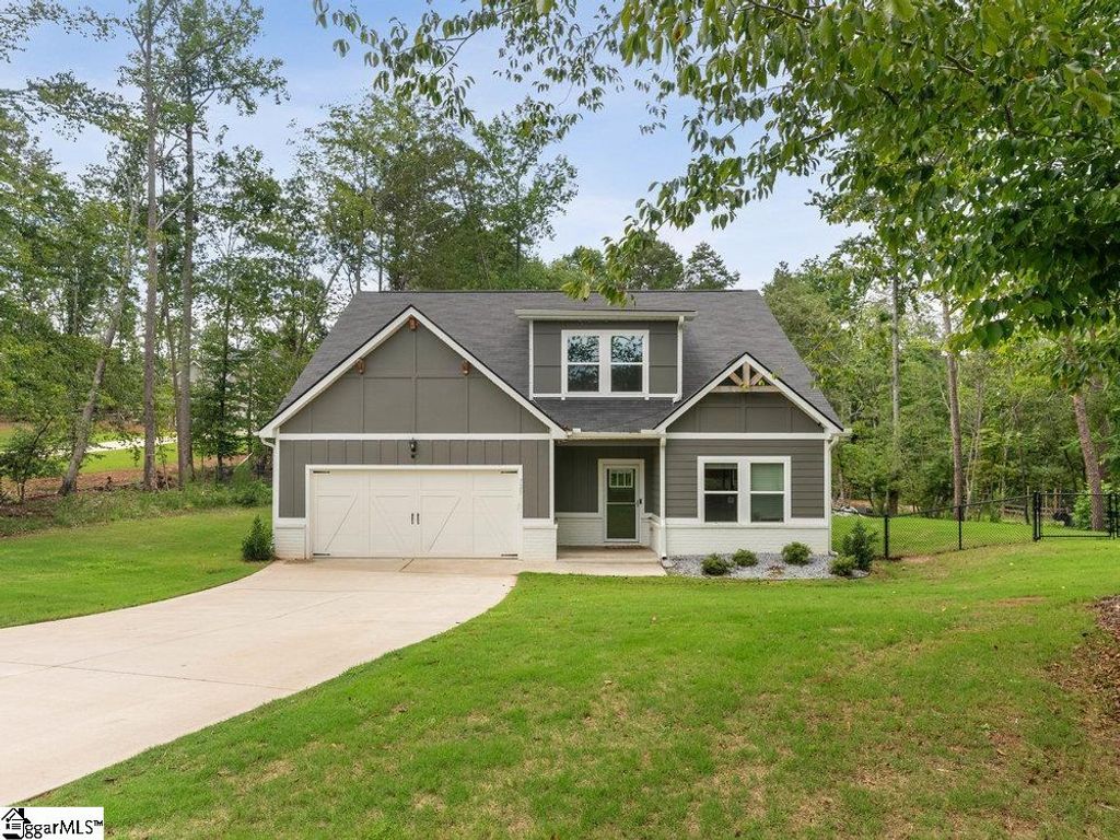 725 W River Grove Circle, Roebuck, SC 29376