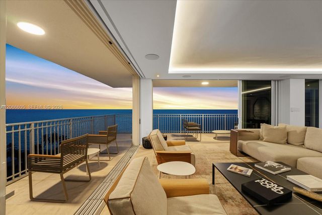 881 Ocean Drive 11H, Key Biscayne, FL 33149