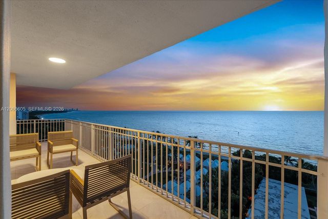 881 Ocean Drive 11H, Key Biscayne, FL 33149