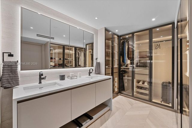 881 Ocean Drive 11H, Key Biscayne, FL 33149