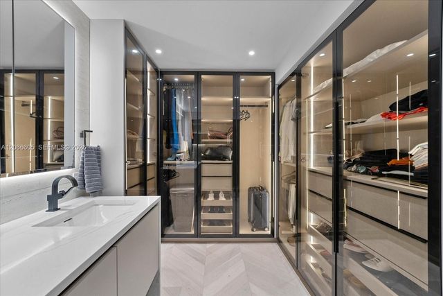 881 Ocean Drive 11H, Key Biscayne, FL 33149