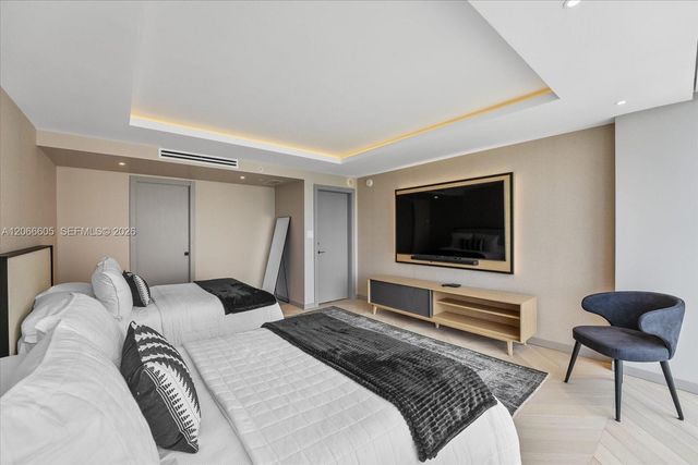 881 Ocean Drive 11H, Key Biscayne, FL 33149