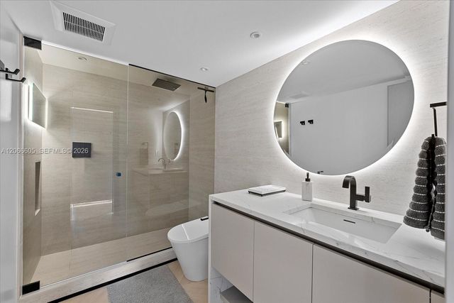881 Ocean Drive 11H, Key Biscayne, FL 33149