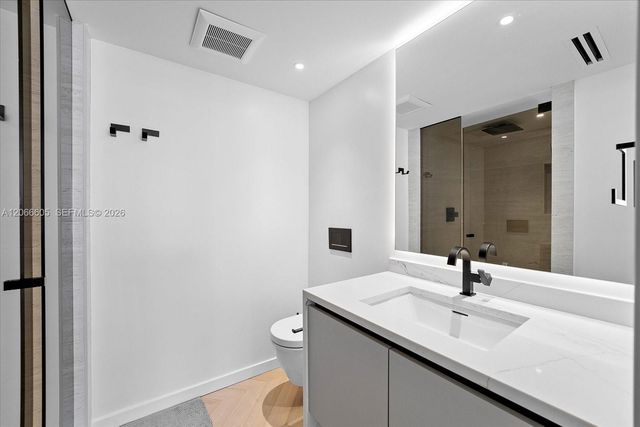 881 Ocean Drive 11H, Key Biscayne, FL 33149