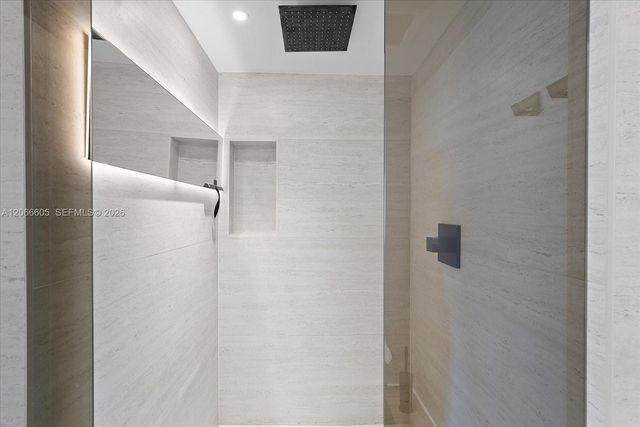 881 Ocean Drive 11H, Key Biscayne, FL 33149