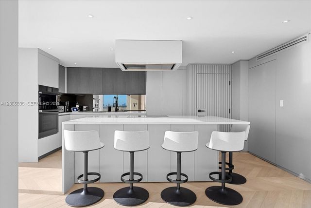 881 Ocean Drive 11H, Key Biscayne, FL 33149