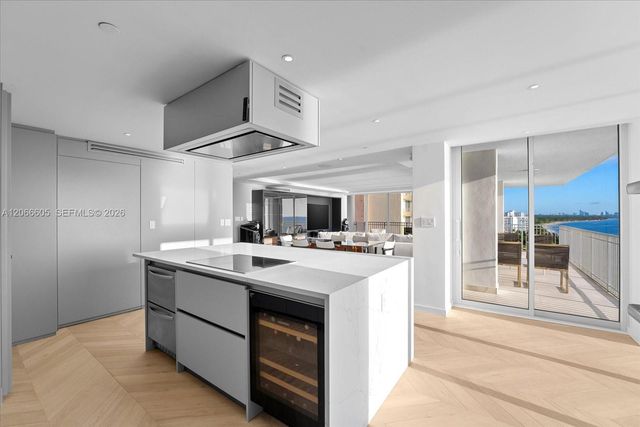 881 Ocean Drive 11H, Key Biscayne, FL 33149
