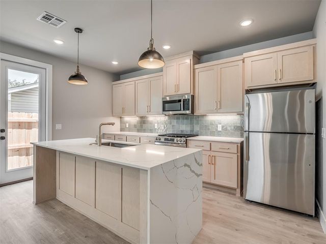 21 N Walnut Street, Edmond, OK 73003