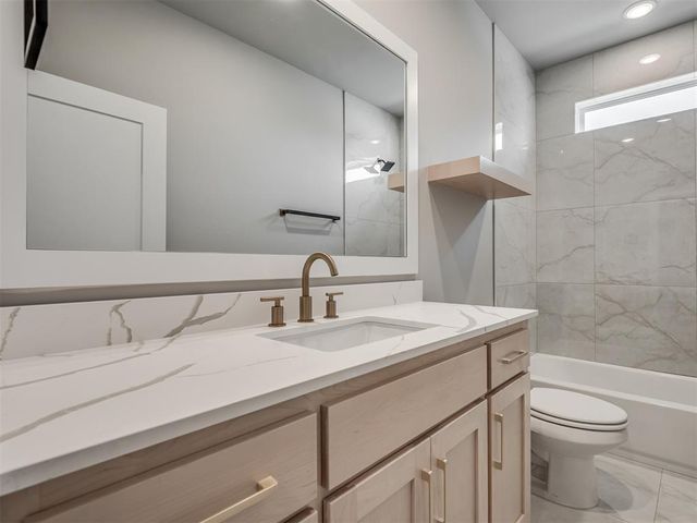 21 N Walnut Street, Edmond, OK 73003