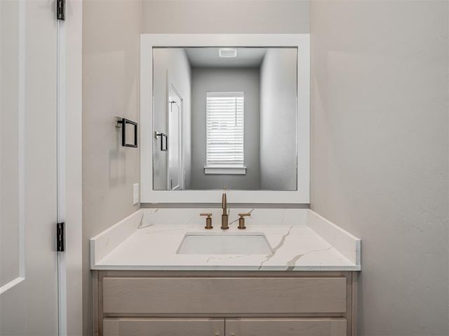 21 N Walnut Street, Edmond, OK 73003