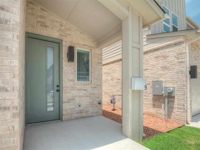 21 N Walnut Street, Edmond, OK 73003