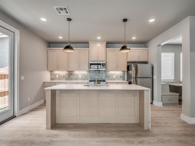 21 N Walnut Street, Edmond, OK 73003