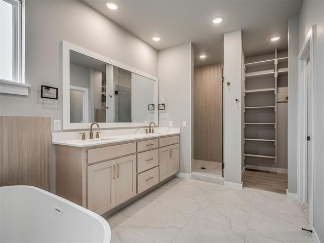 21 N Walnut Street, Edmond, OK 73003