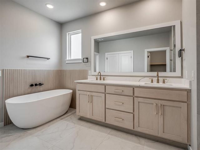 21 N Walnut Street, Edmond, OK 73003