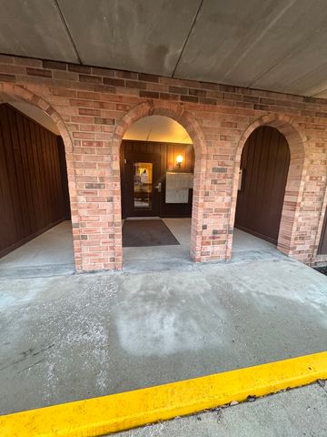 8200 Woodglen Lane 107, Downers Grove, IL 60516