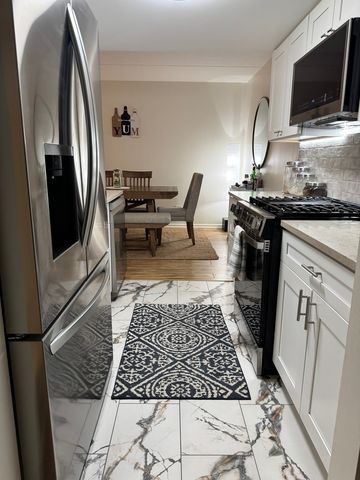 8200 Woodglen Lane 107, Downers Grove, IL 60516