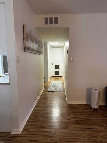 8200 Woodglen Lane 107, Downers Grove, IL 60516