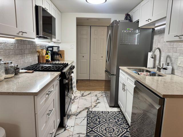 8200 Woodglen Lane 107, Downers Grove, IL 60516