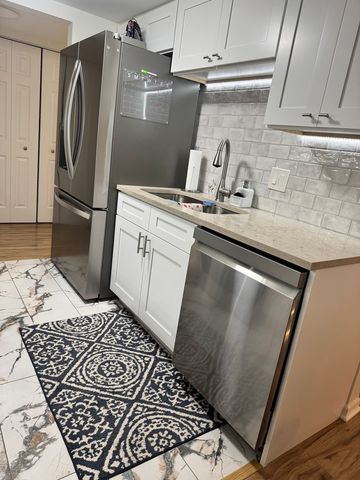 8200 Woodglen Lane 107, Downers Grove, IL 60516