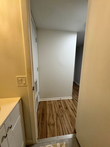 8200 Woodglen Lane 107, Downers Grove, IL 60516